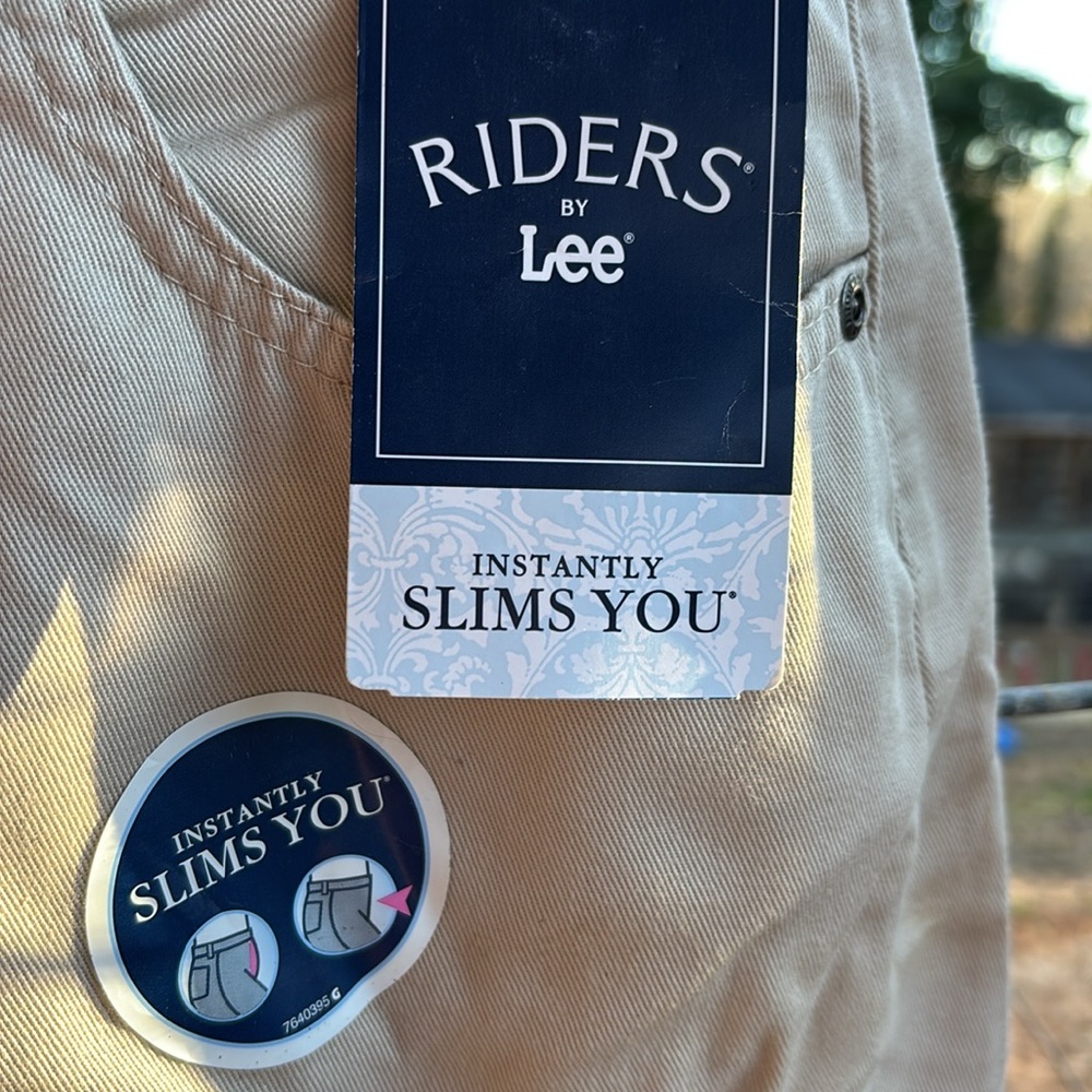 NWT Riders by Lee Tan Khaki Bermuda Shorts Instantly Slims You Irregular 10 M - Picture 4 of 16